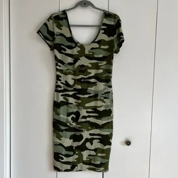green camo dress Plus Size Casual Army Green Camouflage Print High Slit Maxi Dress (Without Belt)